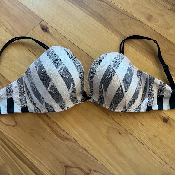Victoria’s Secret Very Sexy Push-up Convertible Bra - Picture 2 of 6
